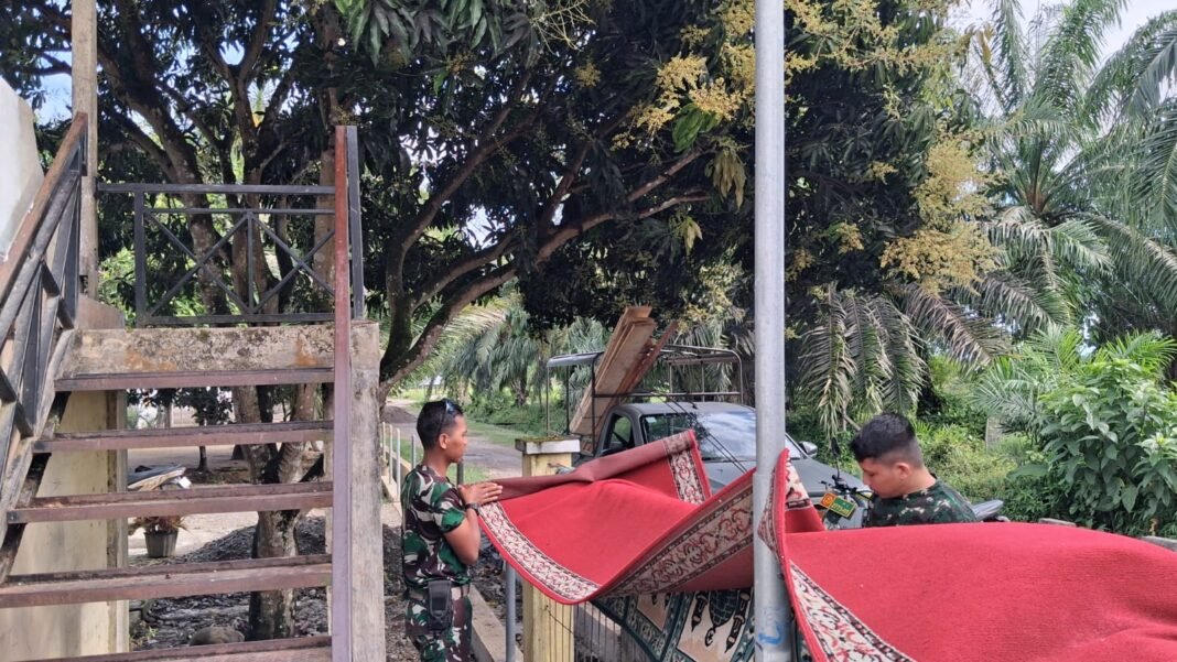 Nuansa Kebersamaan Warnai Pembersihan Masjid di Lokasi TMMD