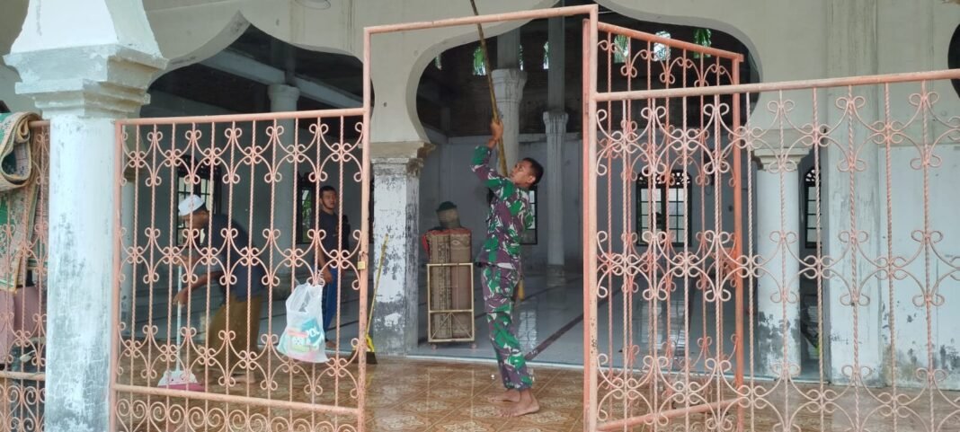 Satgas TMMD Bangun Desa Sekaligus Rawat Masjid