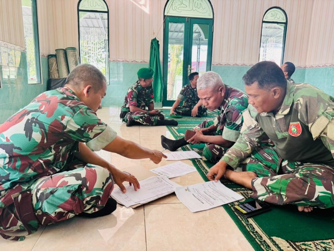 Panitia Zakat Mushola Al-Muizzu Kodim 1010/Tapin Terima Zakat dari Prajurit dan Warga