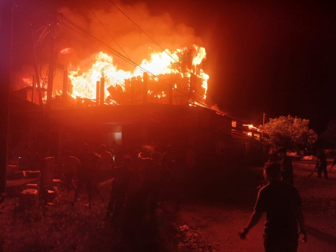 Kebakaran Hebat Landa Deretan Ruko di Kota Fajar