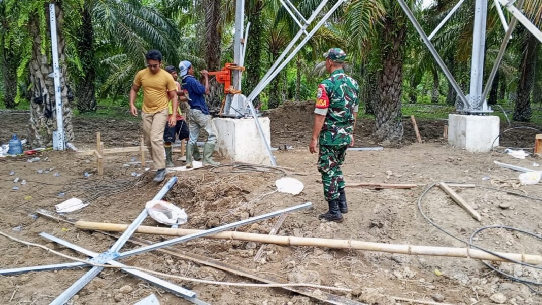 Babinsa Koramil 03/Setia Bakti Laksanakan Patroli Wilayah di Desa Padang