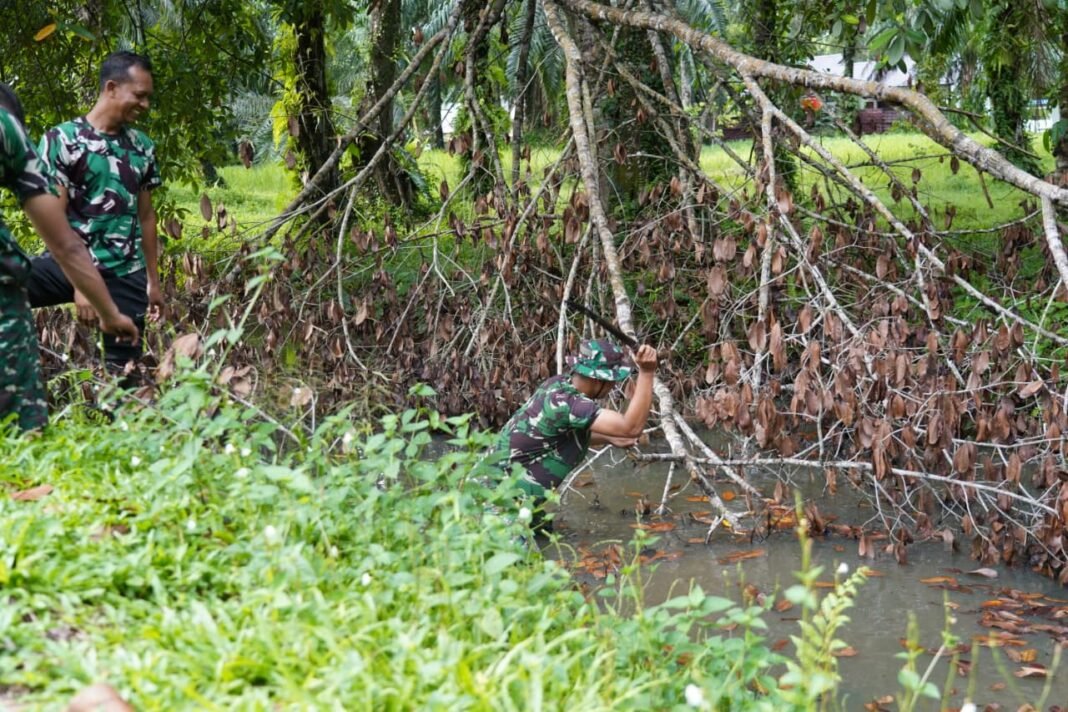 Prajurit Korem 012/TU Perkuat Kepedulian Lingkungan Lewat Kerja Bakti