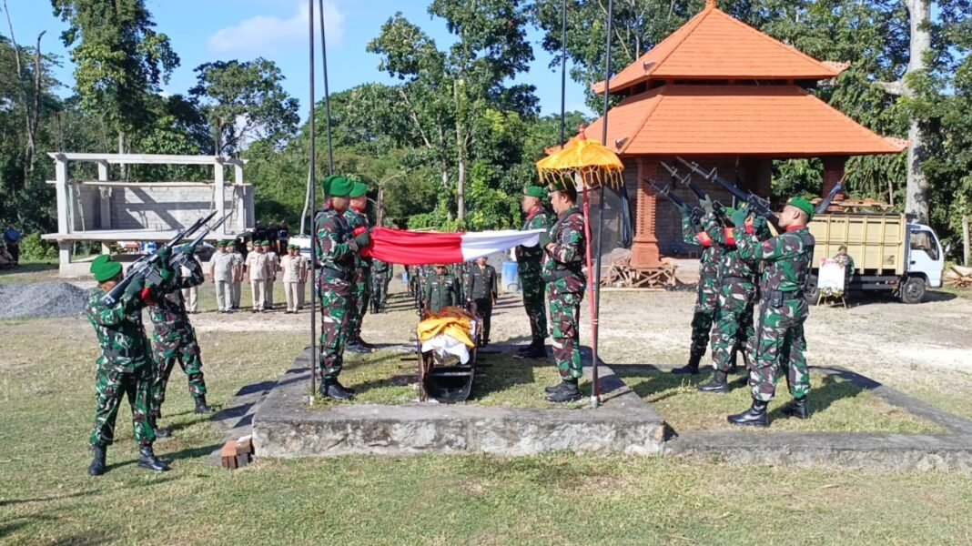 Danramil Selemadeg Memimpin Upacara Perabuhan Militer di Setra Samsaman