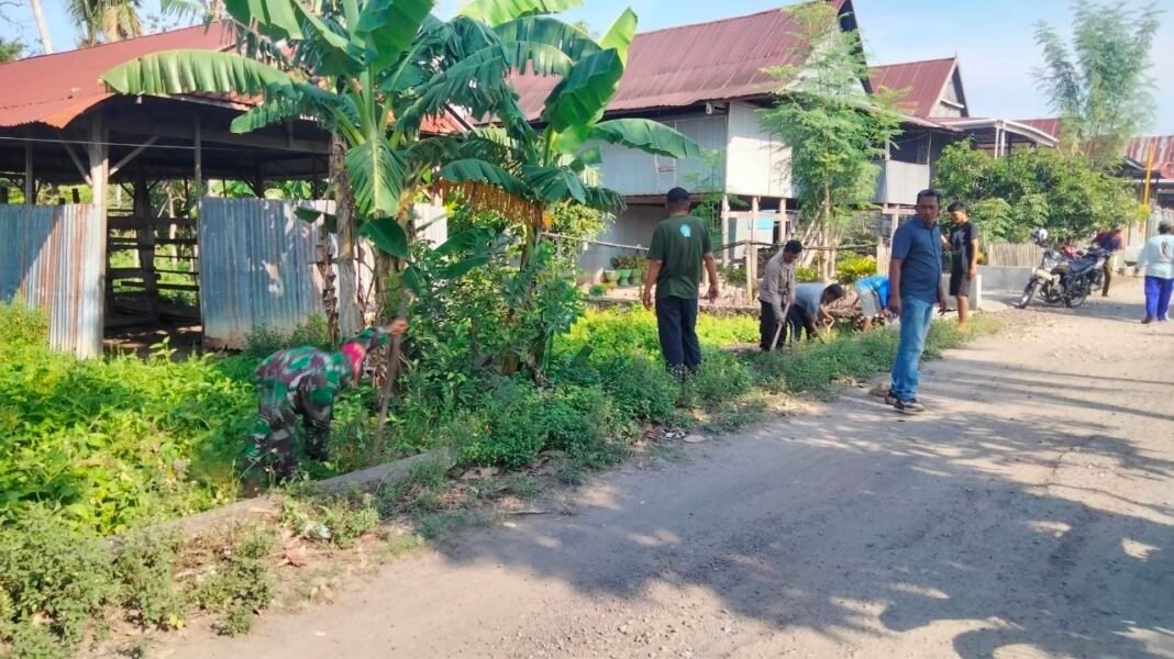 Sinergi Babinsa dan Warga dalam Pembersihan Saluran Air di Sipodeceng