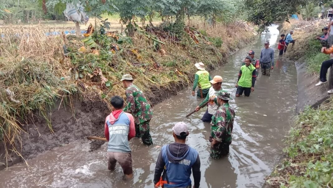 Koramil 01/Panca Lautang Bersama Warga Laksanakan Pembersihan Irigasi Bilokka
