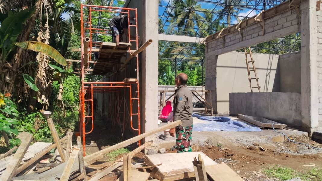 Danramil Tembuku Tinjau Progres Pembangunan Gerai KDKMP