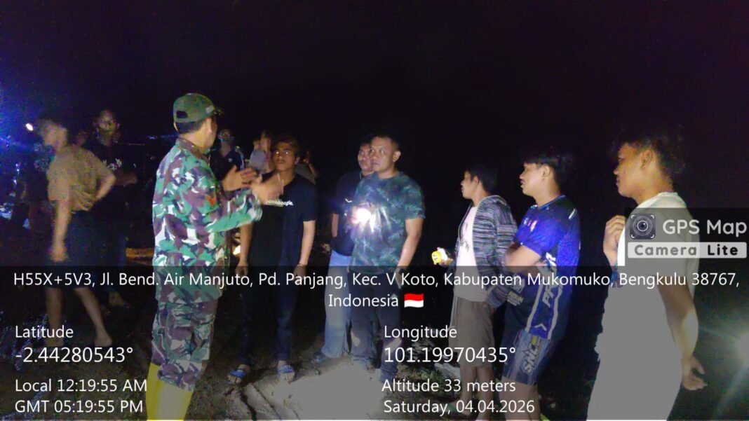 Kodim 0428/Mukomuko Kerja Sama dengan Warga Temukan Anak Hilang di Irigasi Air Manjunto