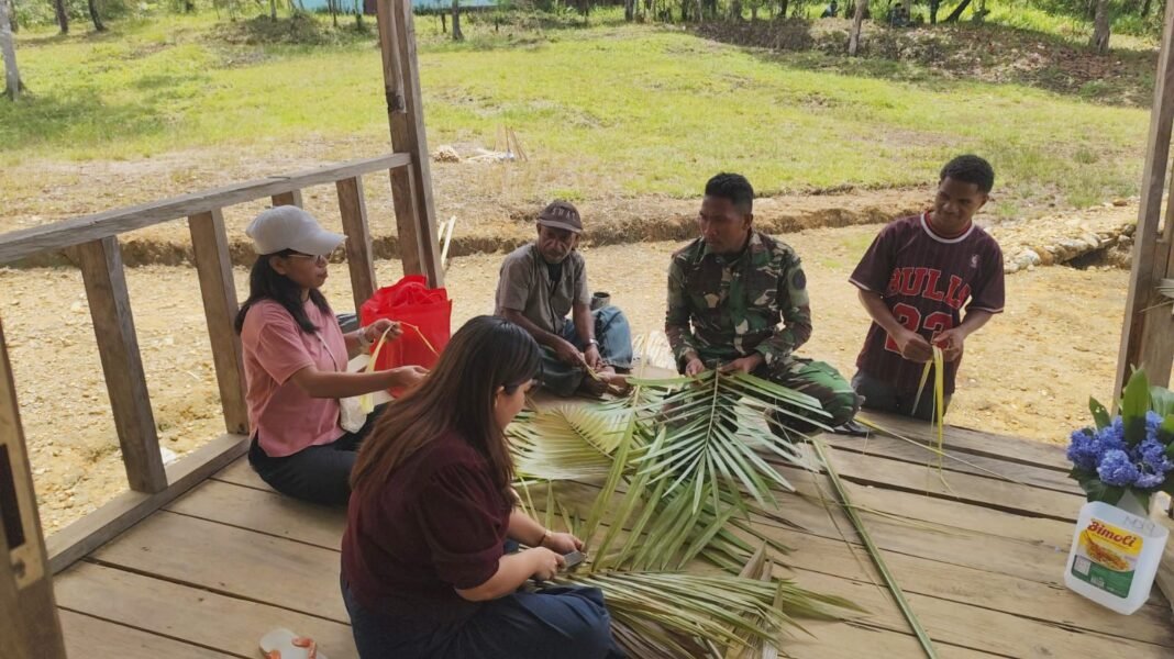 Pos Tarup Yonif 751/VJS Menghias Gereja Katolik Sambut Paskah dengan Gotong Royong