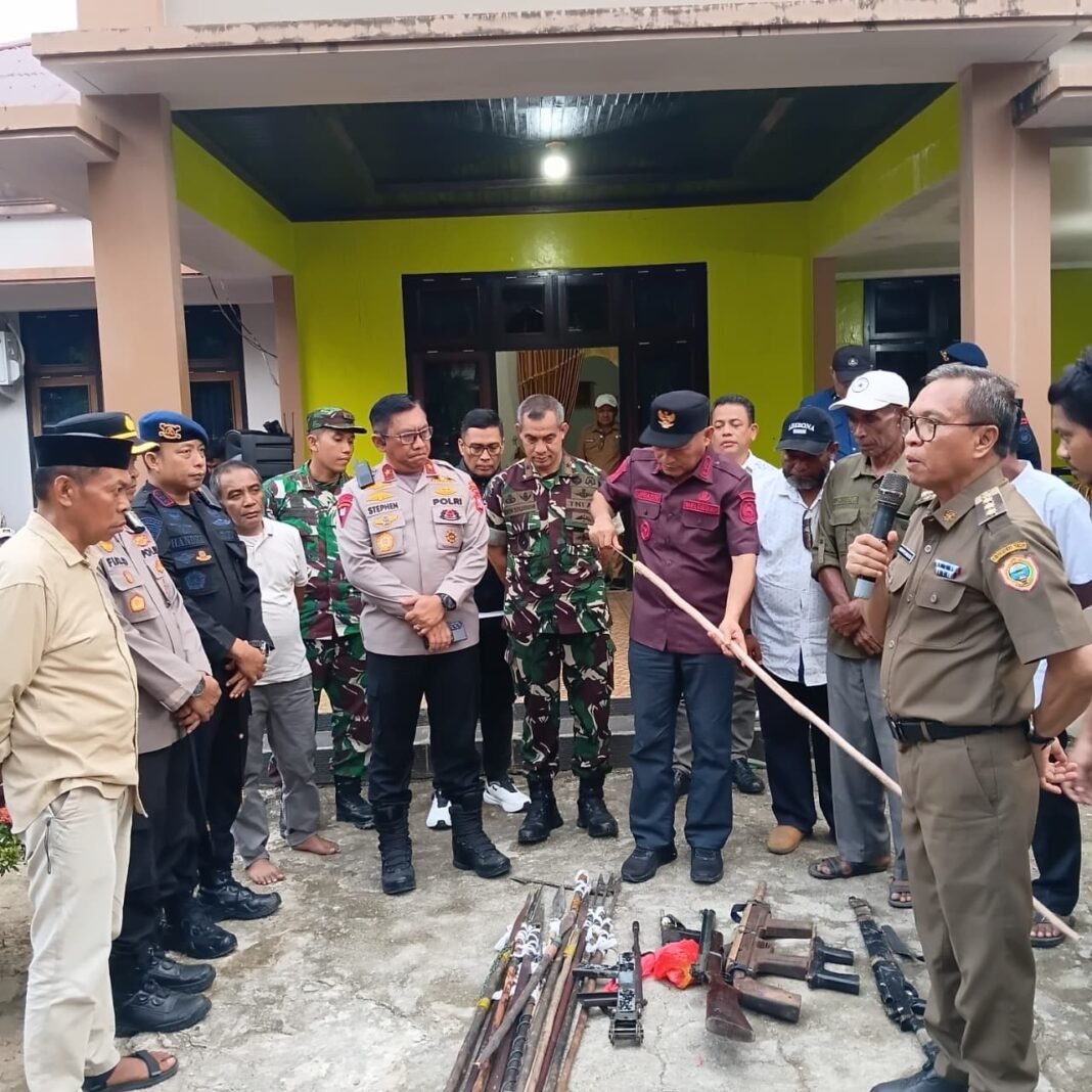 Dukungan Masyarakat Banemo: Penyerahan Senjata Kepada Forkopimda dan Aparat Keamanan Pasca Konflik Patani Barat