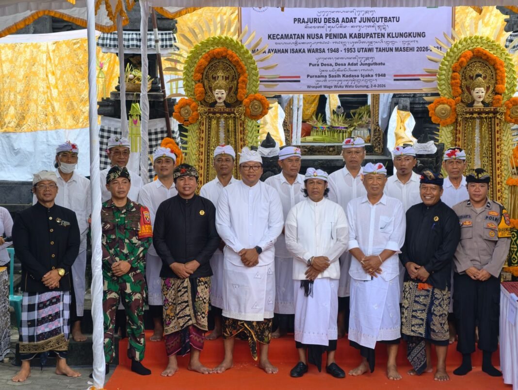 Pengukuhan Jero Bendesa dan Prajuru di Desa Adat Jungut Batu, Babinsa Serukan Persatuan untuk Pelestarian Budaya Bali
