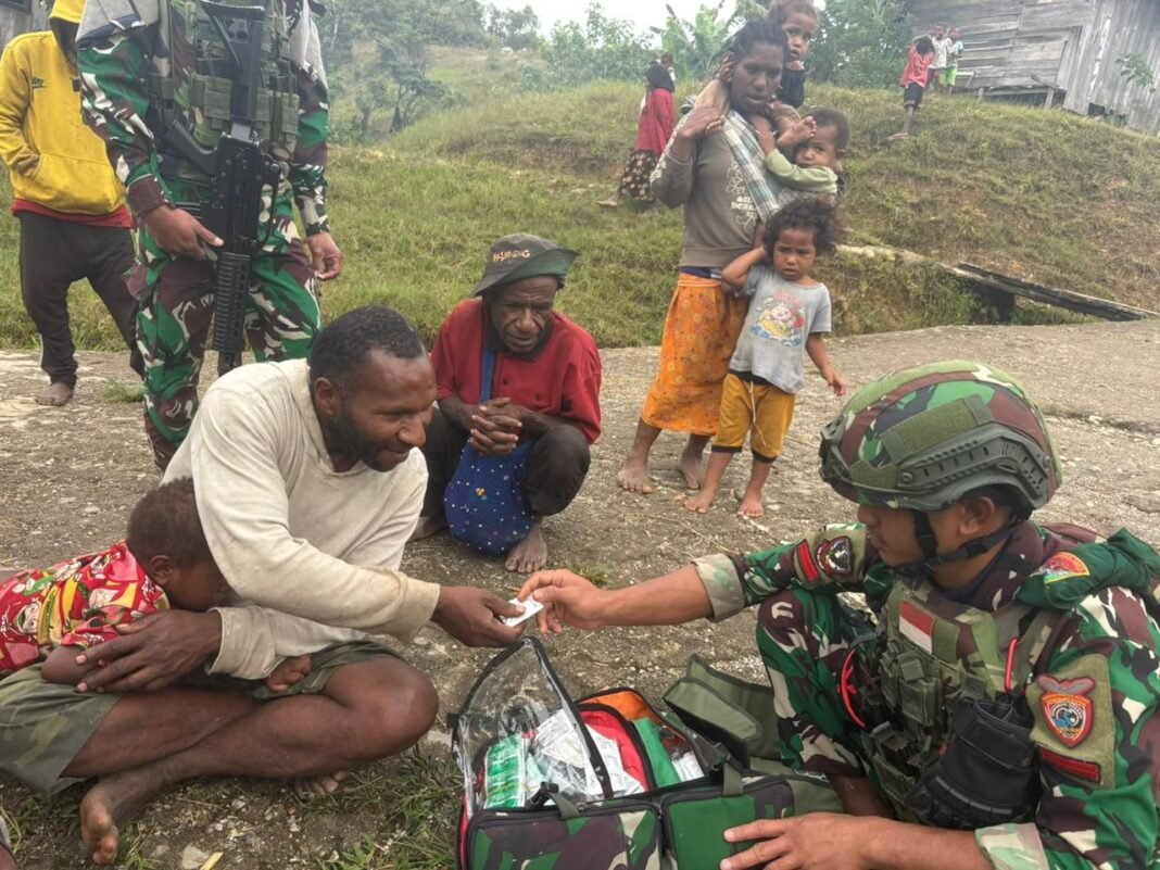 Pos Serambakon Yonif 751/VJS Laksanakan Anjangsana dan Pengobatan Gratis di Kampung Wanbakon