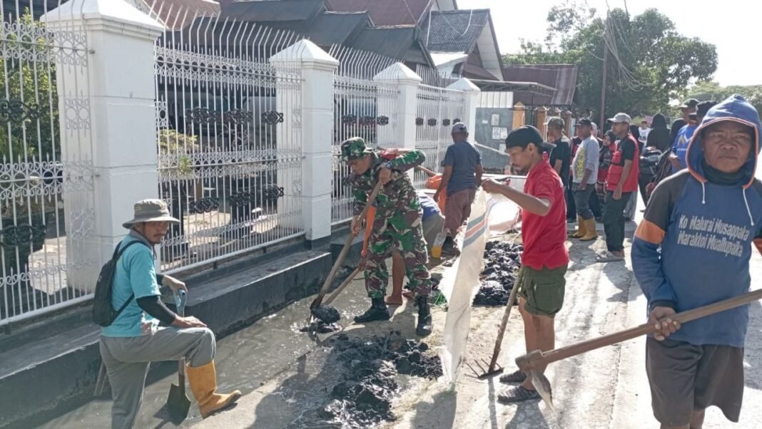 Koramil 03/Maritengngae Adakan Karya Bakti untuk Lingkungan Sehat