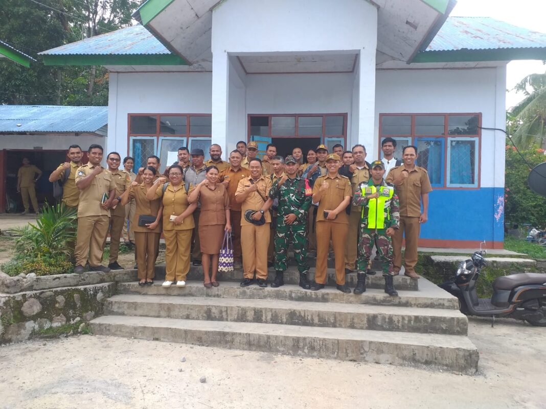 Rapat Pembentukan Panitia Hardiknas 2026 di Satarmese Barat Diikuti Babinsa