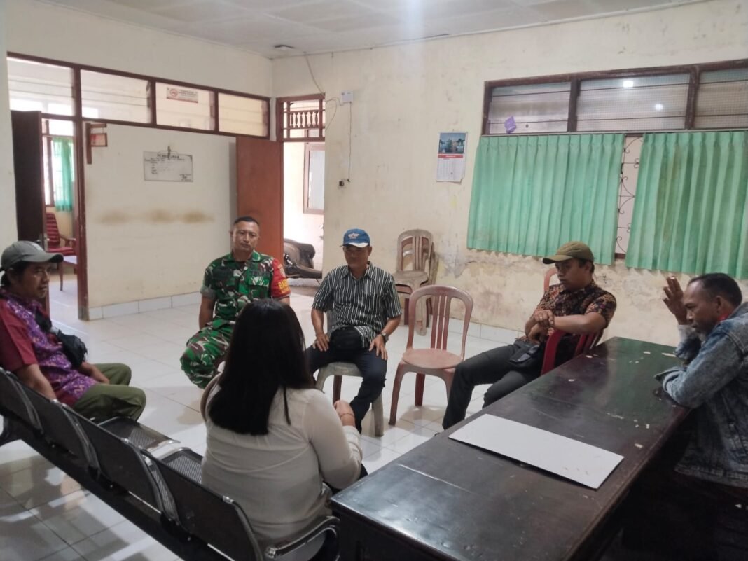 Babinsa Tembuku Tingkatkan Sinergi Melalui Kegiatan Komsos dengan Masyarakat