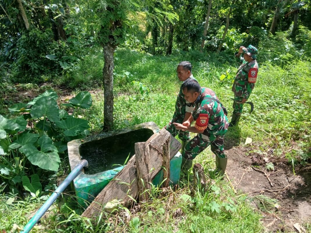 Danramil Walakaka Tinjau Fungsi Pompa Hidram untuk Warga
