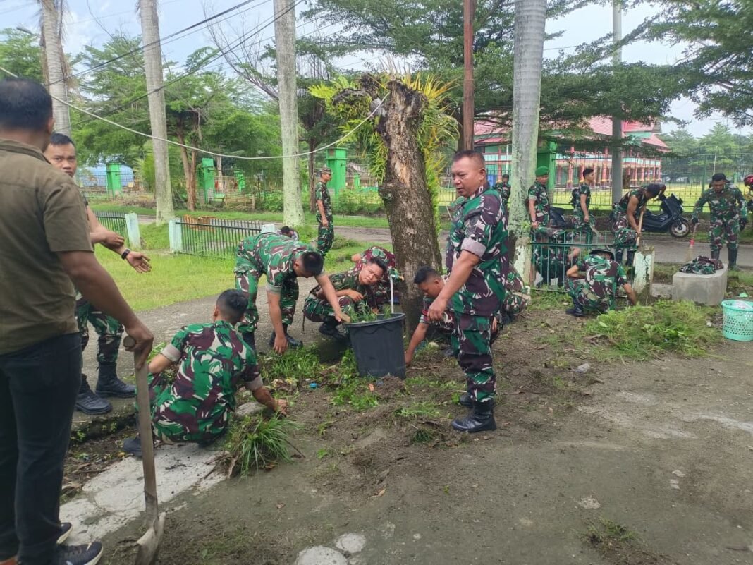 Personel Kodim 1412/Kolaka Gelar Pembersihan Wilayah Dinas untuk Tingkatkan Kebersihan