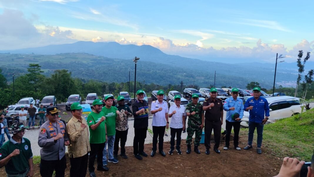 Komitmen Pelestarian Lingkungan, Kasdim 1302/Minahasa Ikuti Penanaman Pohon di Tomohon