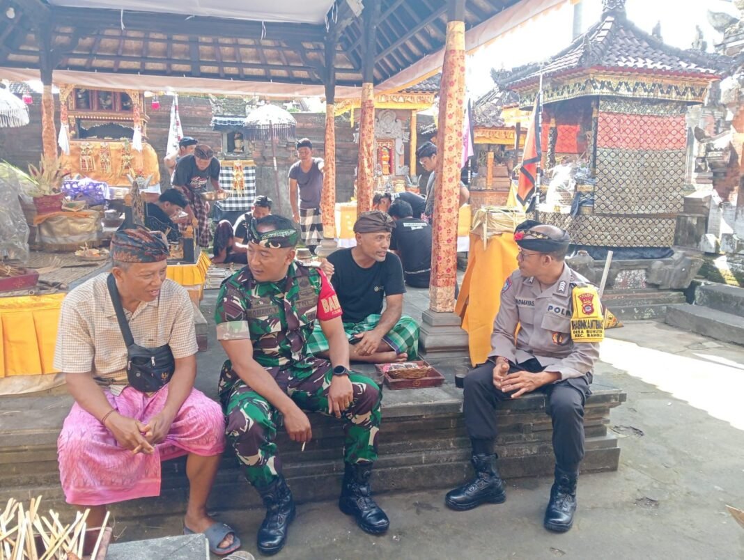 Komunikasi Sosial Babinsa Bunutin Jelang Piodalan di Bangli