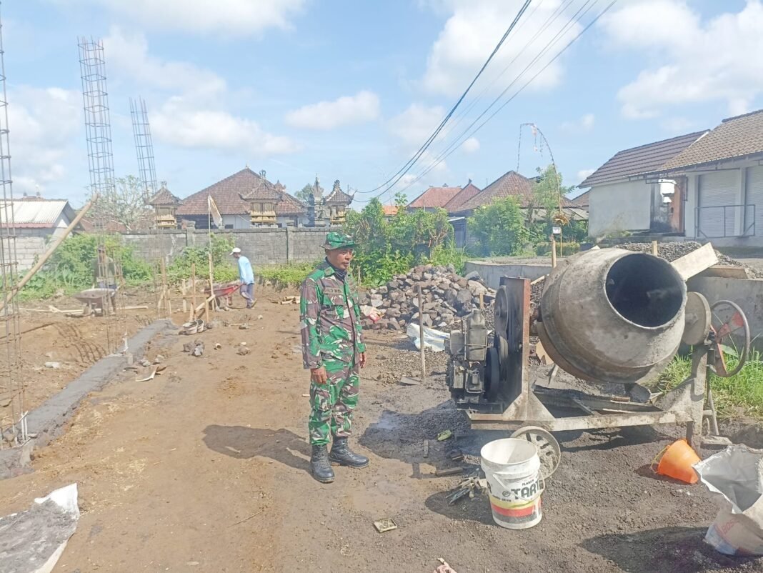 Babinsa Koramil Tembuku Lakukan Pengawasan Pembangunan KDKMP