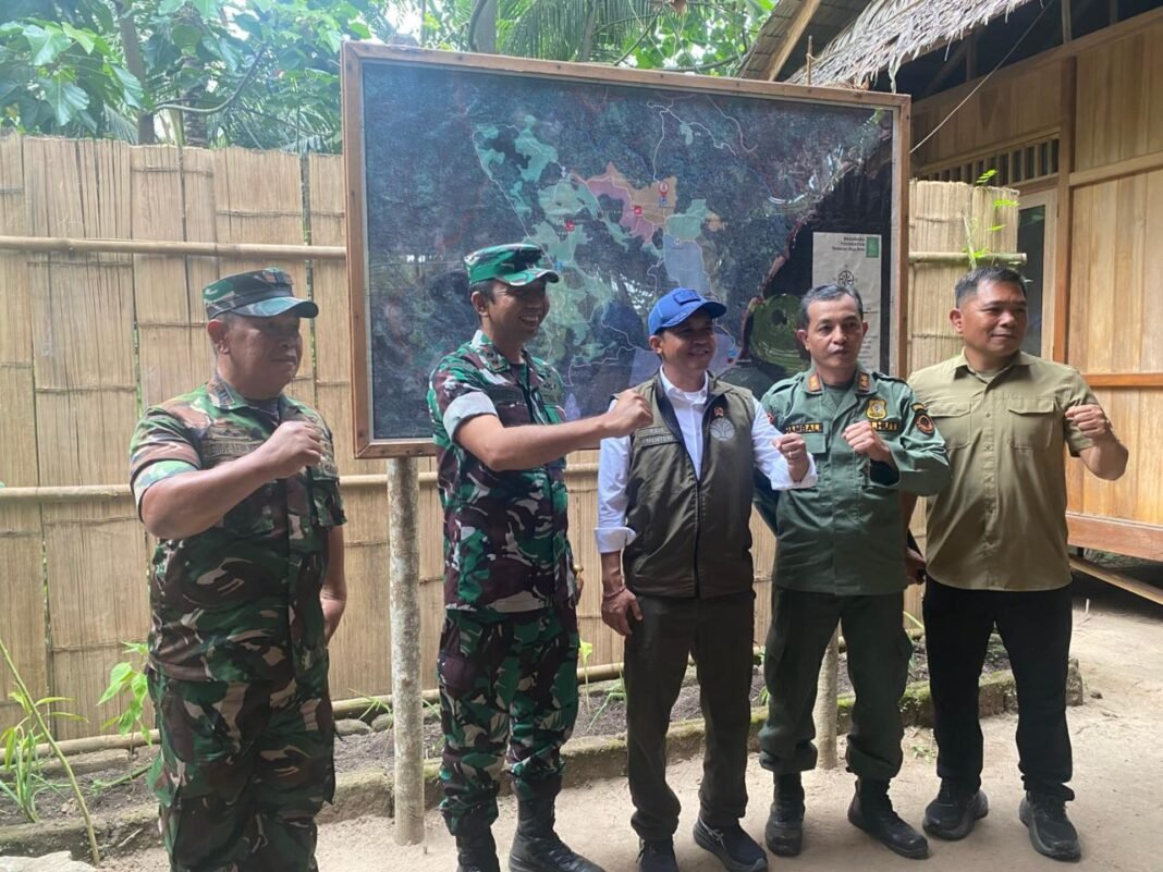 Dandim 1302/Minahasa Mendampingi Menteri Kehutanan Tinjau Restorasi Hutan di Langowan Selatan
