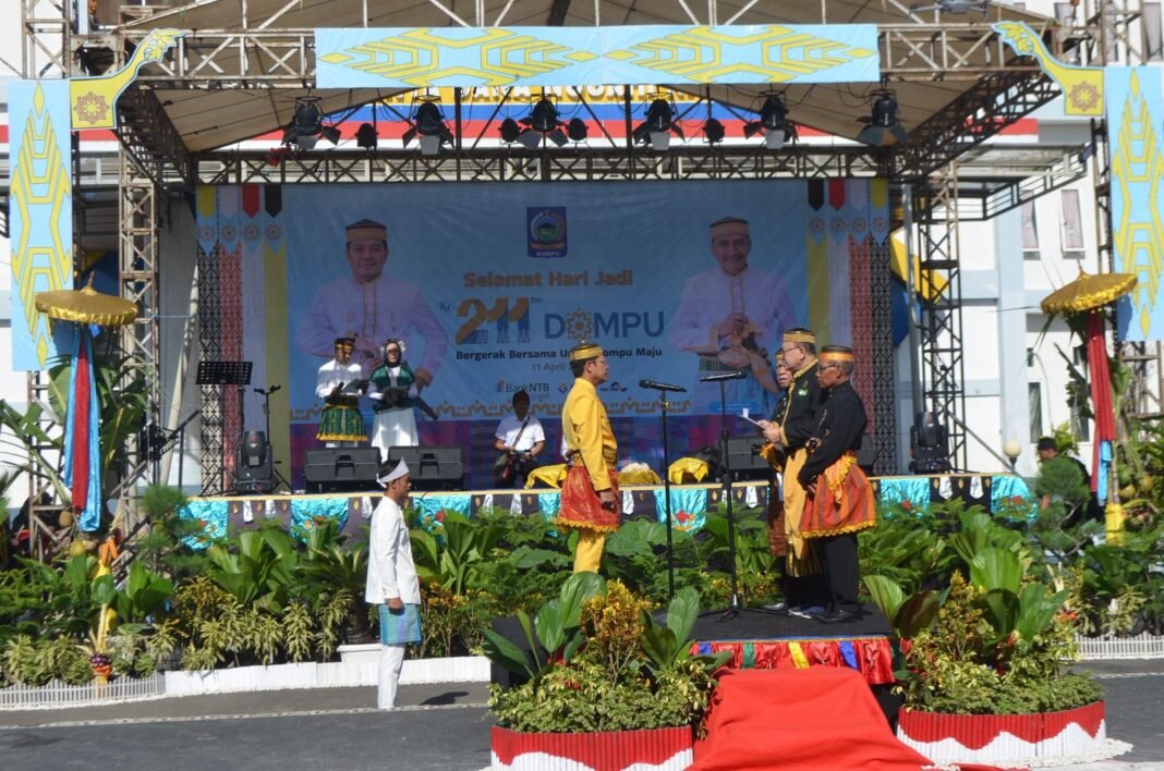 Dandim 1614/Dompu dan Ketua Persit Memperkuat Sinergi pada HUT Kabupaten Dompu ke-211