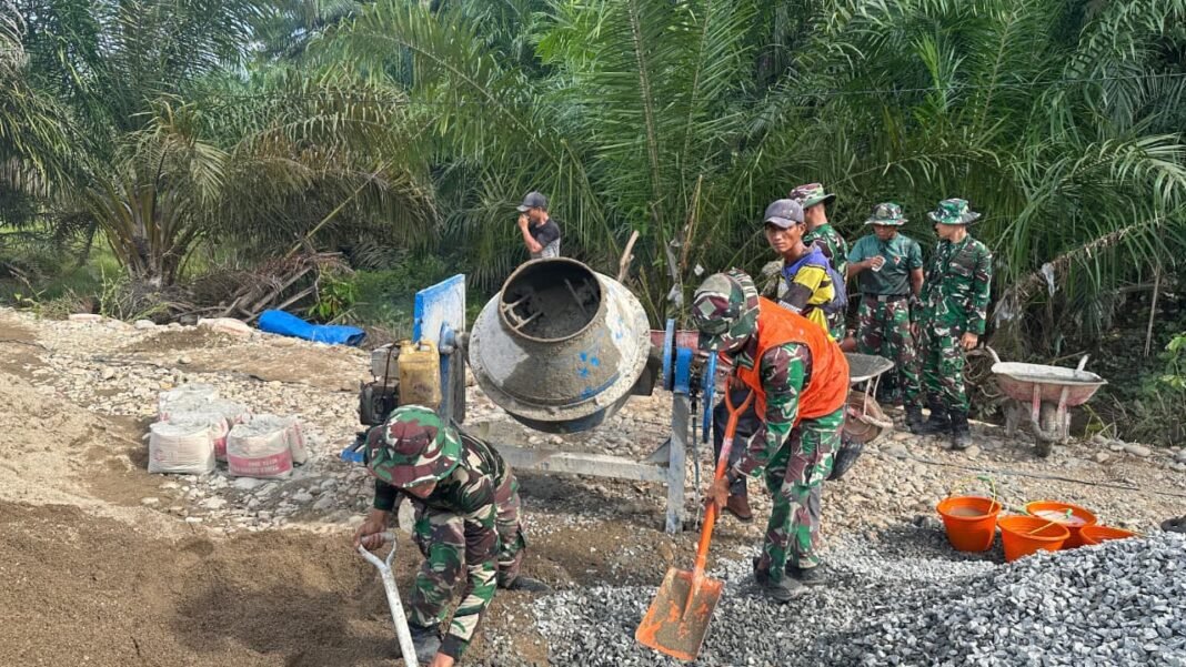Kodim 0428/Mukomuko Genjot Pembangunan Jalan Rabat Beton di Desa Pondok Suguh