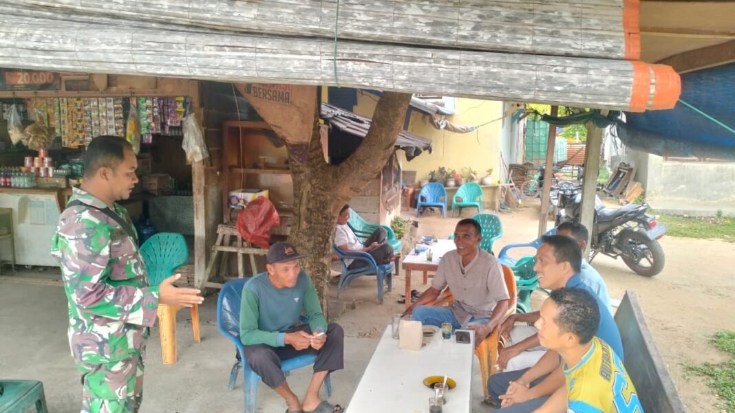 Babinsa Posramil Darul Hikmah Sosialisasikan Wawasan Kebangsaan kepada Masyarakat