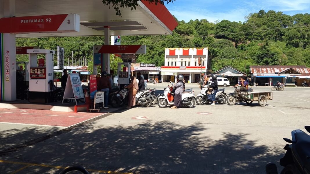 Babinsa Koramil 01/Jaya Laksanakan Pengamanan dan Monitoring di SPBU Lamno