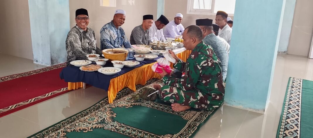 Danramil 01/Jaya Hadiri Resepsi Pernikahan Warga di Indra Jaya Wakili Dandim Aceh Jaya
