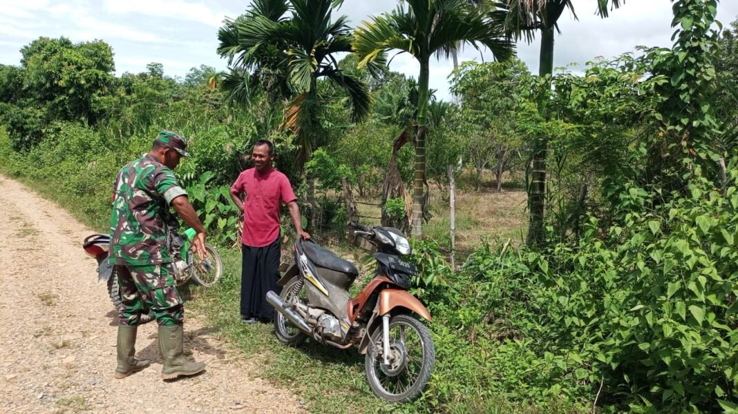 Babinsa Posramil Darul Hikmah Gencarkan Patroli Karhutla dan Edukasi Warga Cegah Pembakaran Lahan