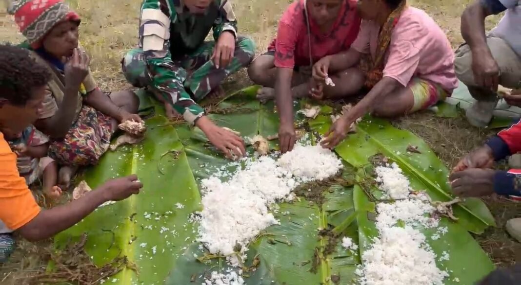 Kegiatan Bakar Batu di Oksop: Mempererat Hubungan TNI dan Masyarakat