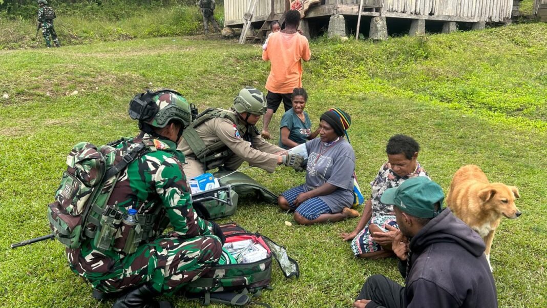 Sinergi TNI dan Polri dalam Meningkatkan Keamanan di Kampung Polsam