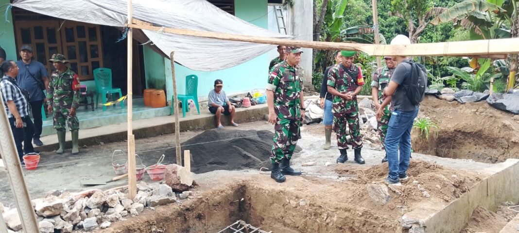 Danrem 131/Santiago Tinjau Pembangunan Jembatan di Minahasa Utara