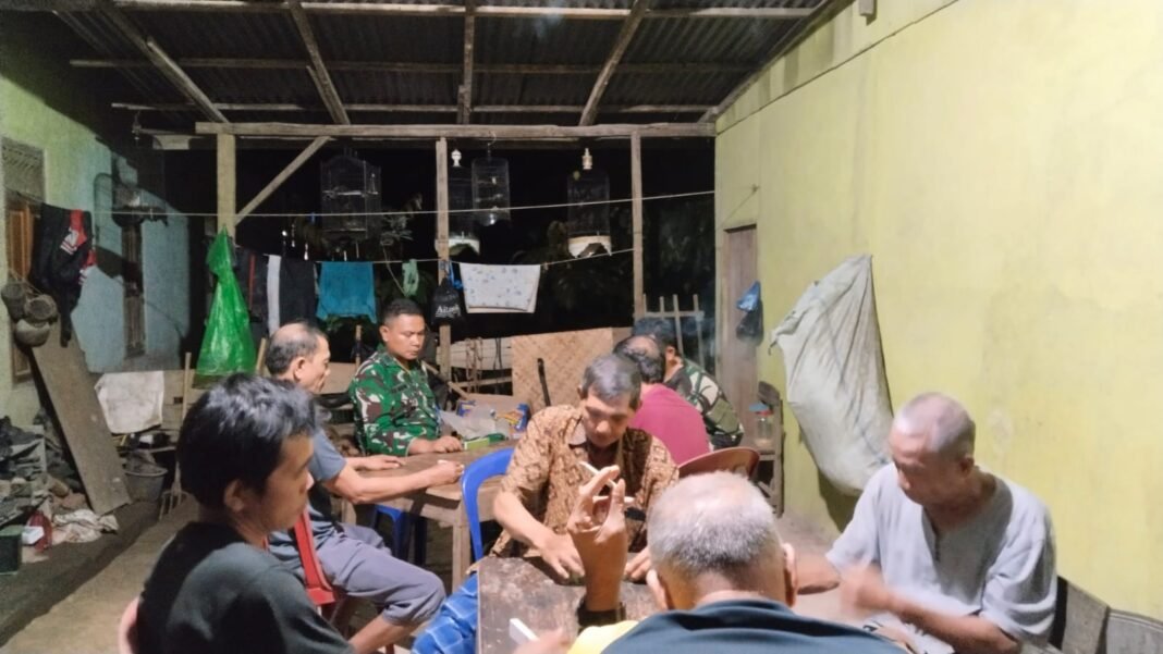 Kolaborasi TNI dan Masyarakat dalam Ronda Malam di Desa Lubuk Lagan