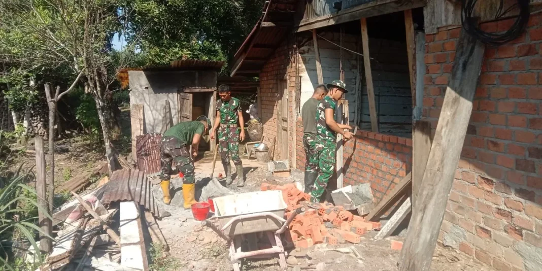 “Bersama-Sama Kita Bisa”, Semangat Gotong Royong Satgas TMMD Warnai Rehab RTLH di Lubuk Tampang