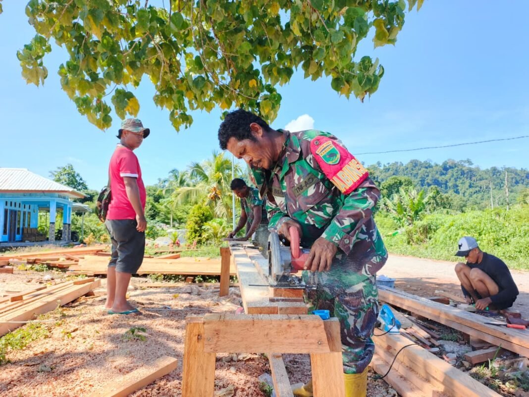 Pembangunan Rumah Warga di Manokwari Raya Memasuki Tahap Kusen
