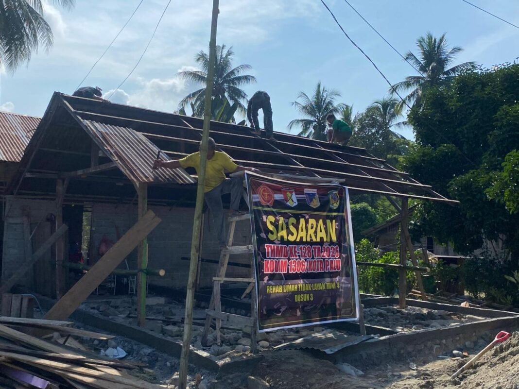 Pembangunan RTLH di Sausu Trans oleh Satgas TMMD Ke-128