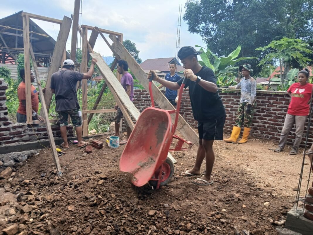 Warga Amolame Bersemangat di TMMD ke-128: Dari Petani Menjadi Tukang