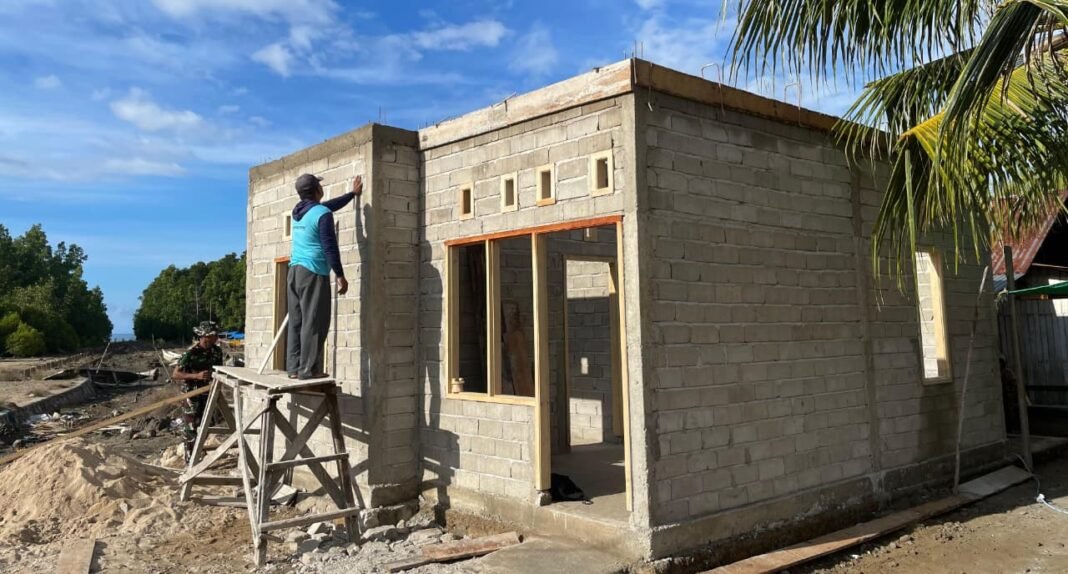 Dinding Rampung, Satgas Siapkan Plesteran Rumah Yasin Dunggio