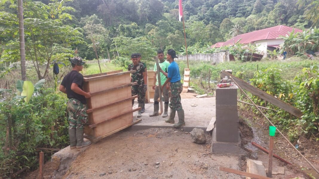 Satgas TNI AD Wujudkan Akses Lebih Baik Lewat Pembangunan Jembatan di Aceh Selatan