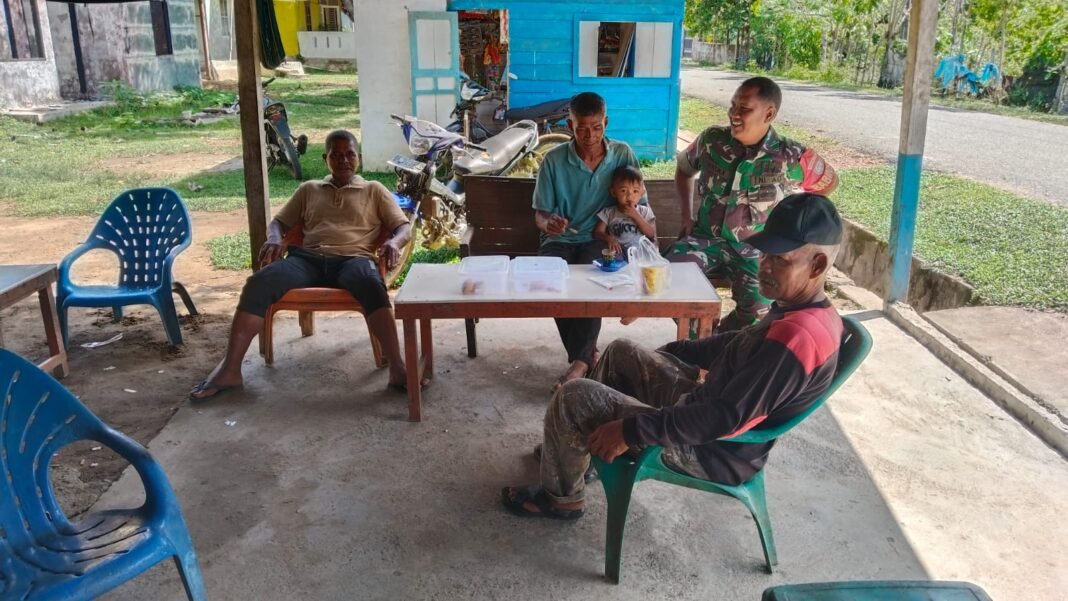 Babinsa Darul Hikmah Imbau Warga Waspadai Cuaca Ekstrem, Perkuat Kesiapsiagaan di Wilayah Binaan