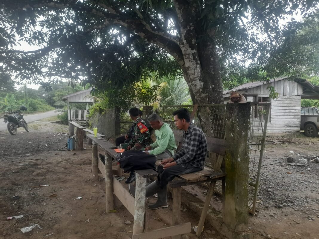 Babinsa Teunom Sosialisasikan Qanun Gampong tentang Penertiban Hewan Ternak