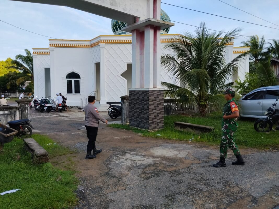 Kehadiran TNI-Polri Tambah Kenyamanan Jamaah Sholat Iduladha di Aceh Jaya