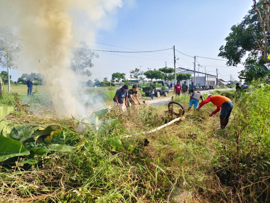 Aksi Bersama TNI dan Karang Taruna, Kebangkitan Gotong Royong di Slempit
