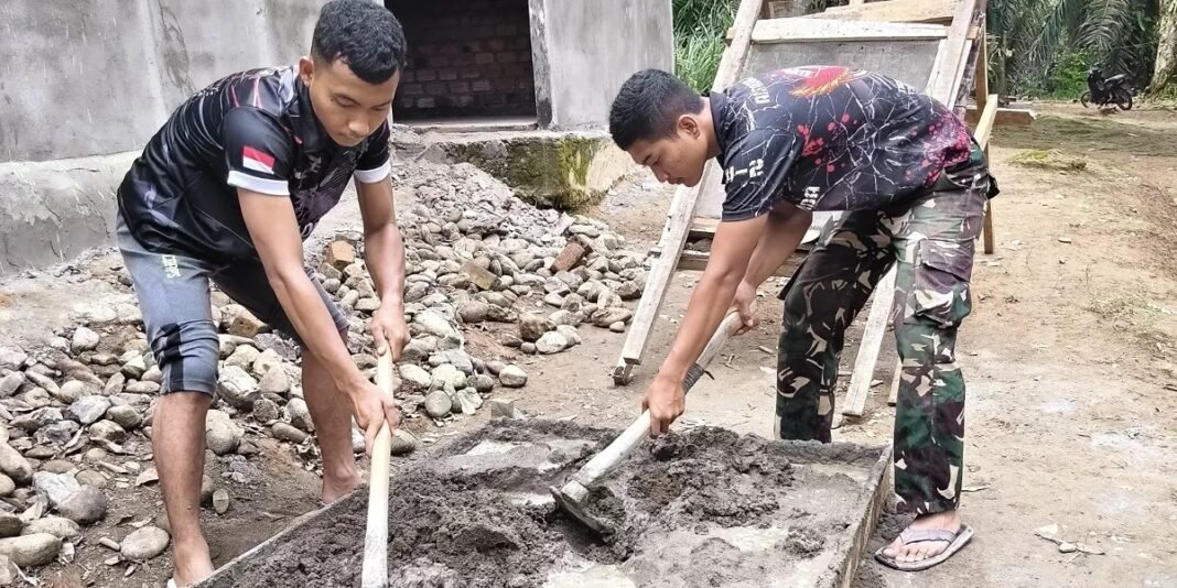 Kegiatan Satgas TMMD dan Masyarakat untuk Pembangunan RTLH