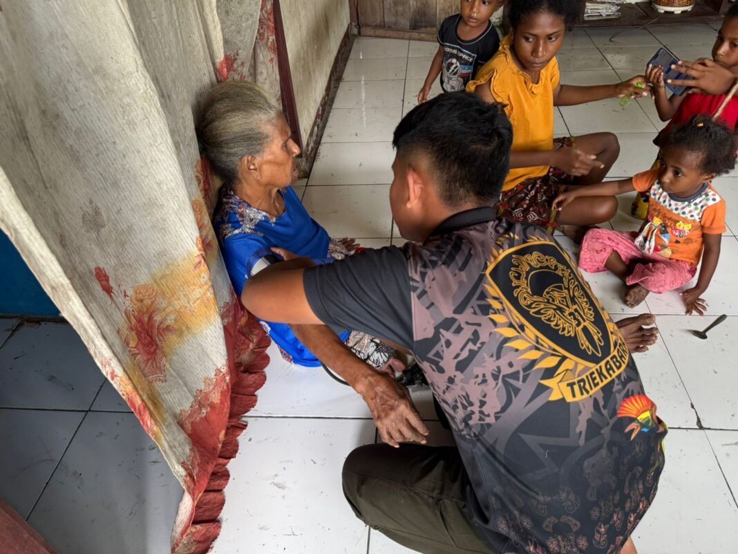 Layanan Kesehatan Door to Door oleh TMMD di Manokwari
