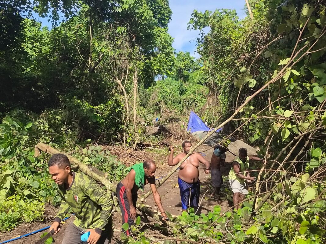 Transformasi Lahan Tidur menjadi Kebun Kakao oleh Satgas TMMD Ke-128