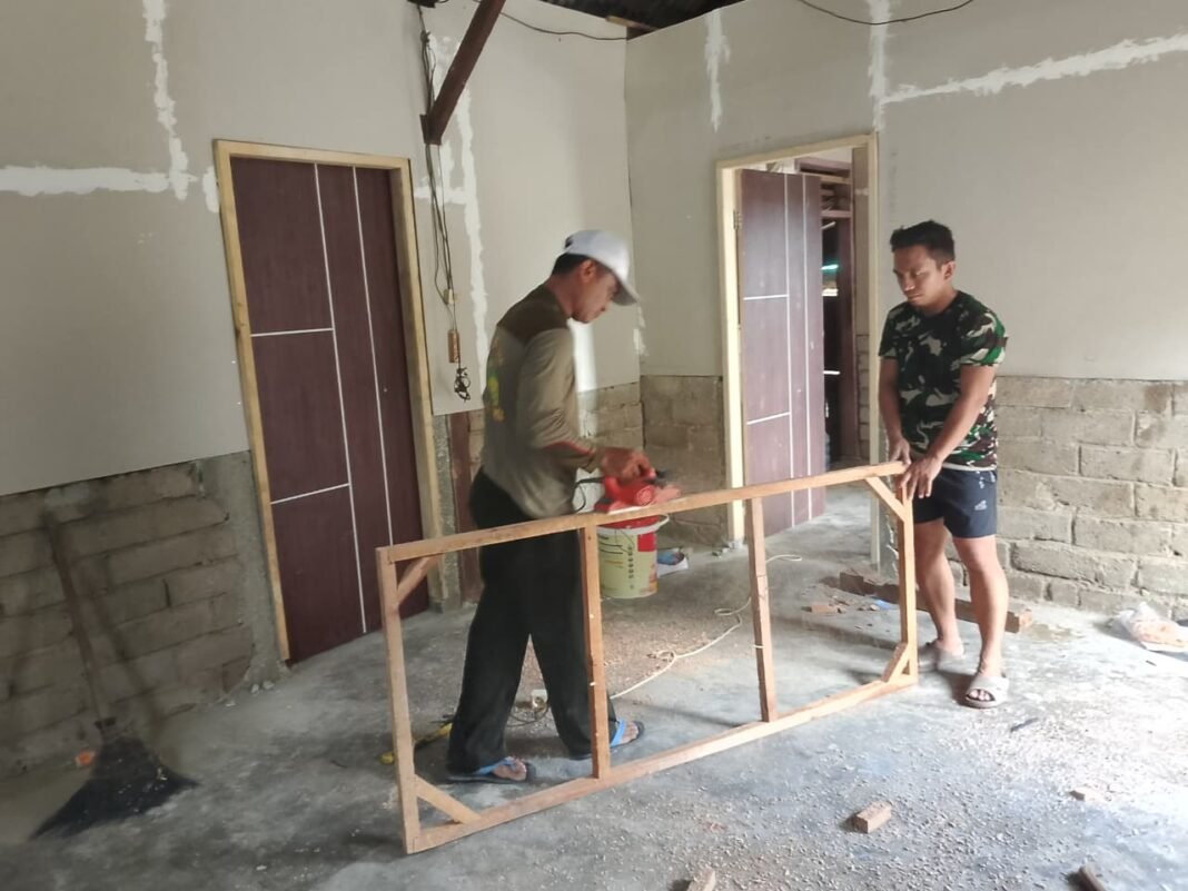 Kerjasama TNI dan Warga dalam Proyek RTLH
