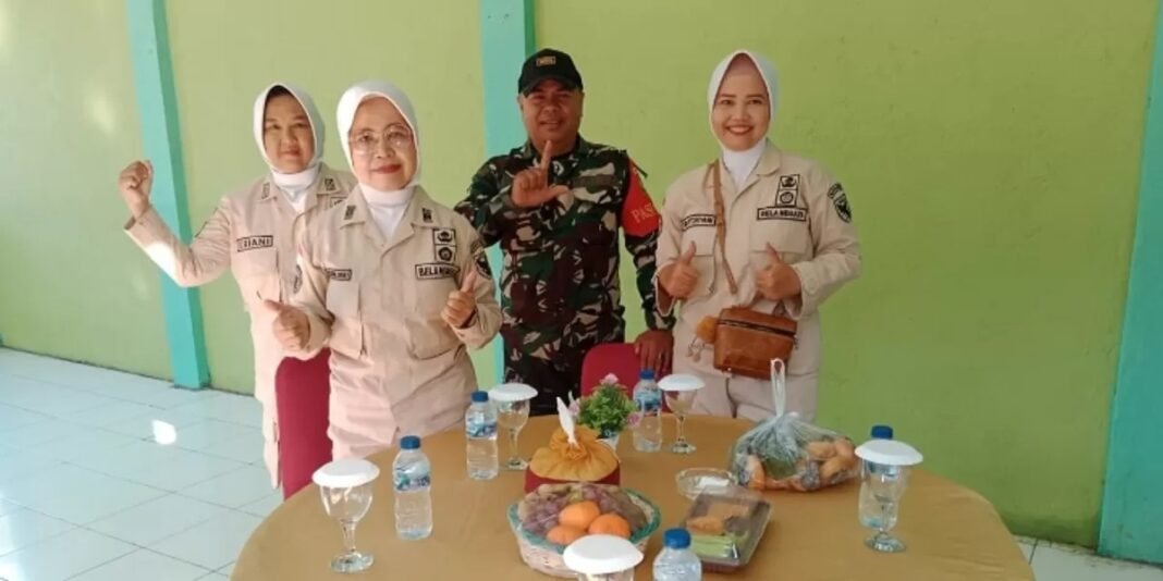 Kapten CKE Yuliansyah Menyambut Danrem 044/GAPO di Lokasi TMMD 128