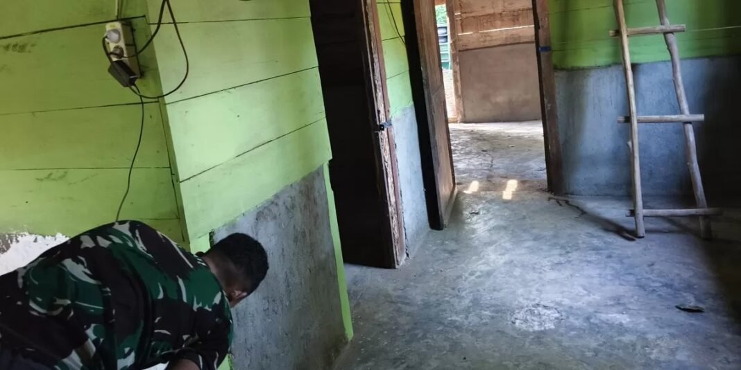 Tahap Pengecatan RTLH 2 TMMD 128 Kodim 0405/Lahat Dimulai